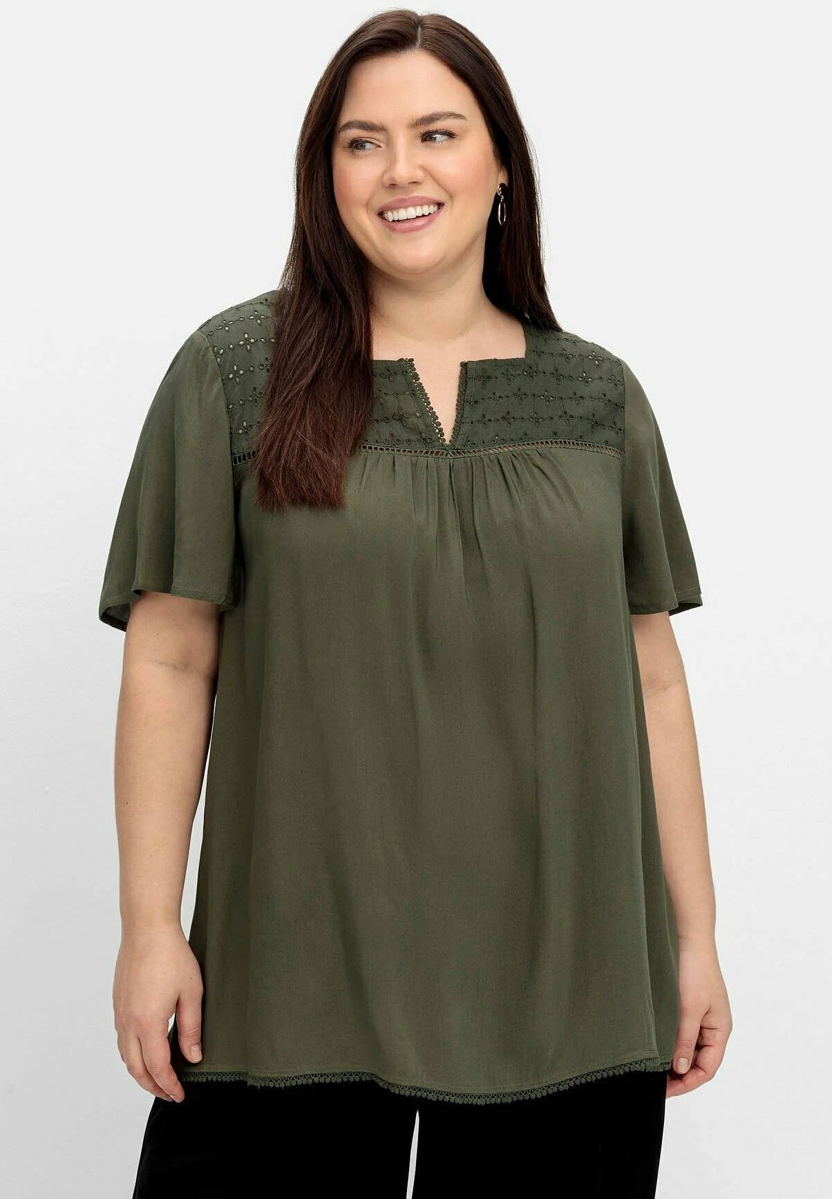 Sheego Blusa - Dunkeloliv 1 Sheego Blusa - Dunkeloliv