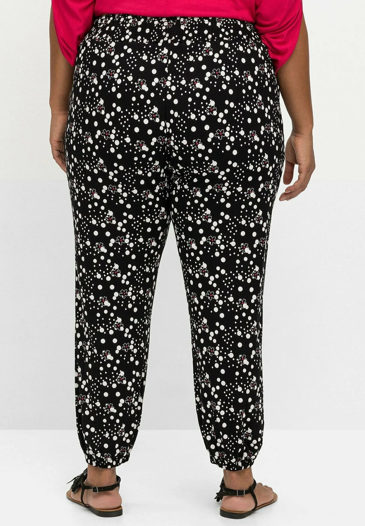 Sheego Strand - Pantalones Deportivos - Schwarz Gepunktet 3 Sheego Strand - Pantalones Deportivos - Schwarz Gepunktet - Imagen 3