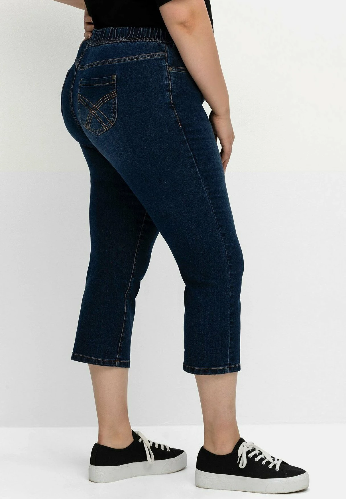 Sheego 7/8 - Vaqueros Pitillo - Dark Blue Denim 4 Sheego 7/8 - Vaqueros Pitillo - Dark Blue Denim - Imagen 4