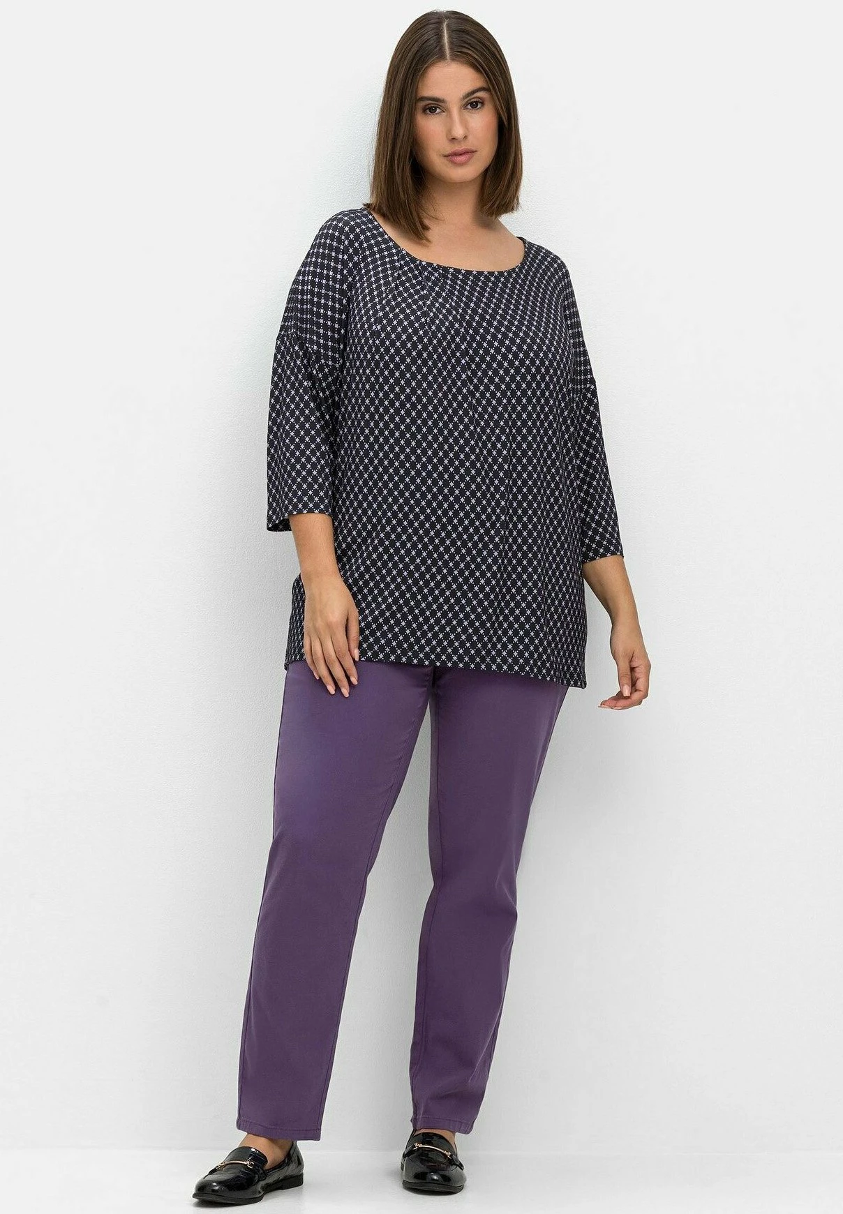 Sheego Camiseta De Manga Larga - Schwarz/Lila 2 Sheego Camiseta De Manga Larga - Schwarz/Lila - Imagen 2