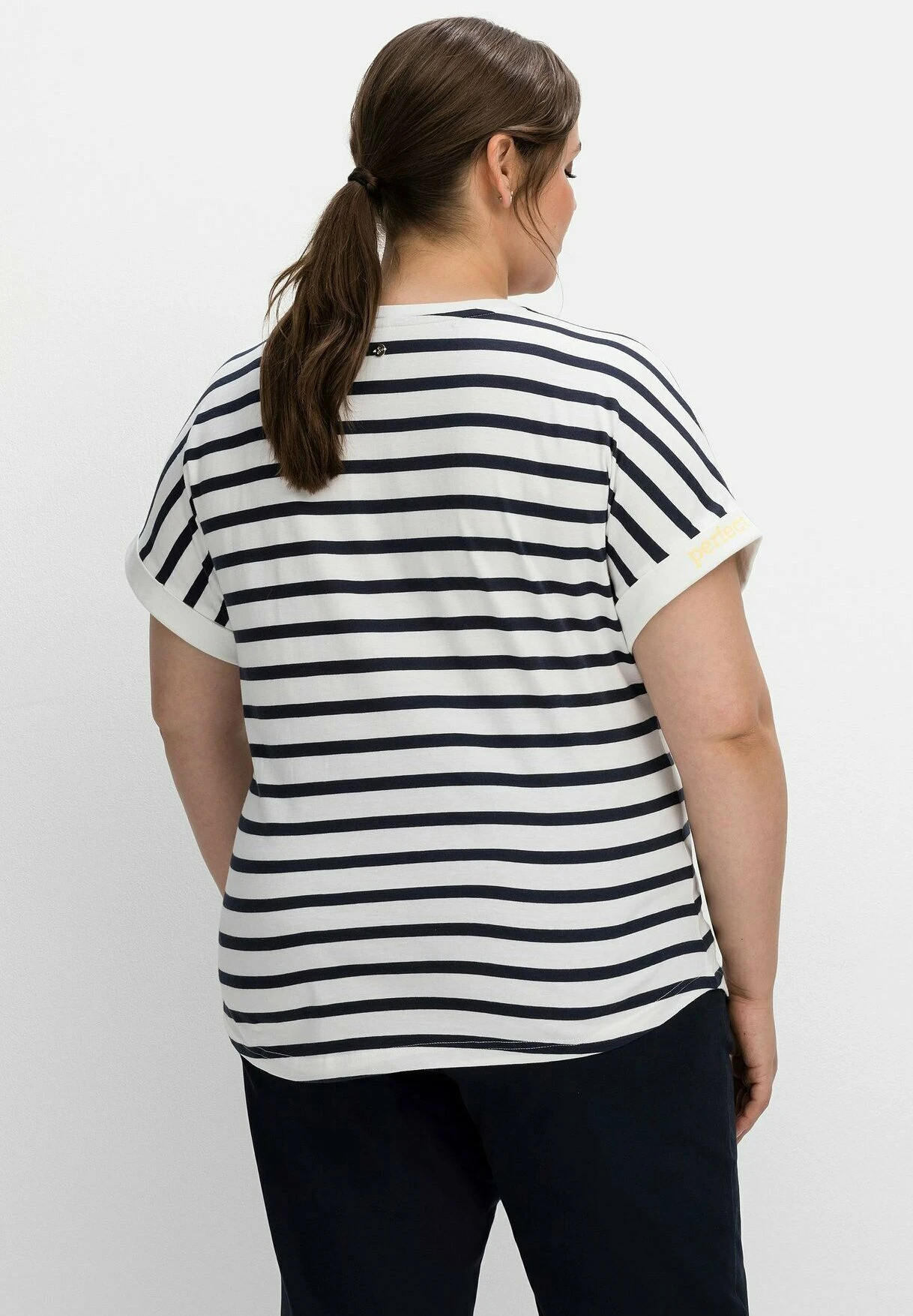 Sheego Ringel - Camiseta Estampada - Weiß/Nachtblau 3 Sheego Ringel - Camiseta Estampada - Weiß/Nachtblau - Imagen 3