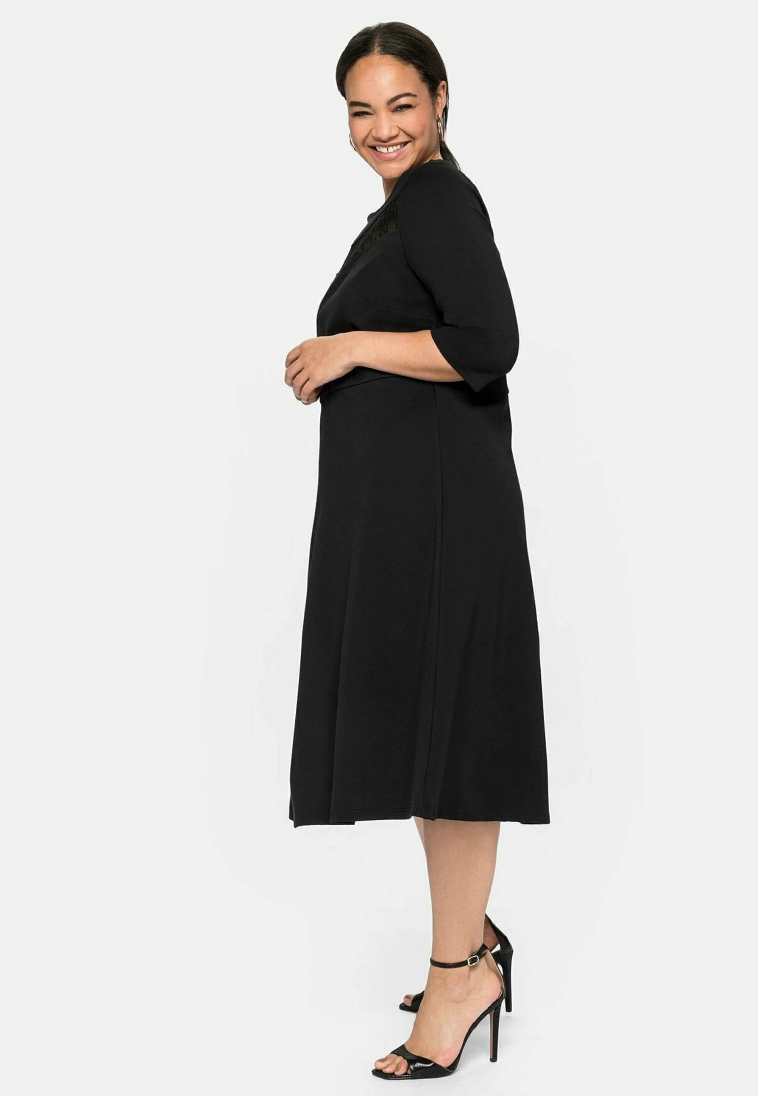 Sheego Vestido De Cóctel - Schwarz 4 Sheego Vestido De Cóctel - Schwarz - Imagen 4