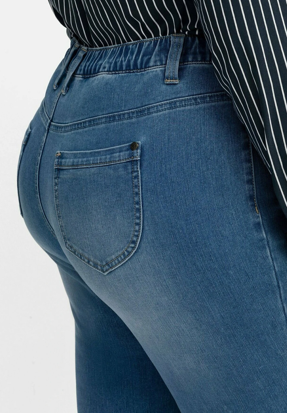 Sheego Vaqueros Bootcut - Blue Denim 5 Sheego Vaqueros Bootcut - Blue Denim - Imagen 5