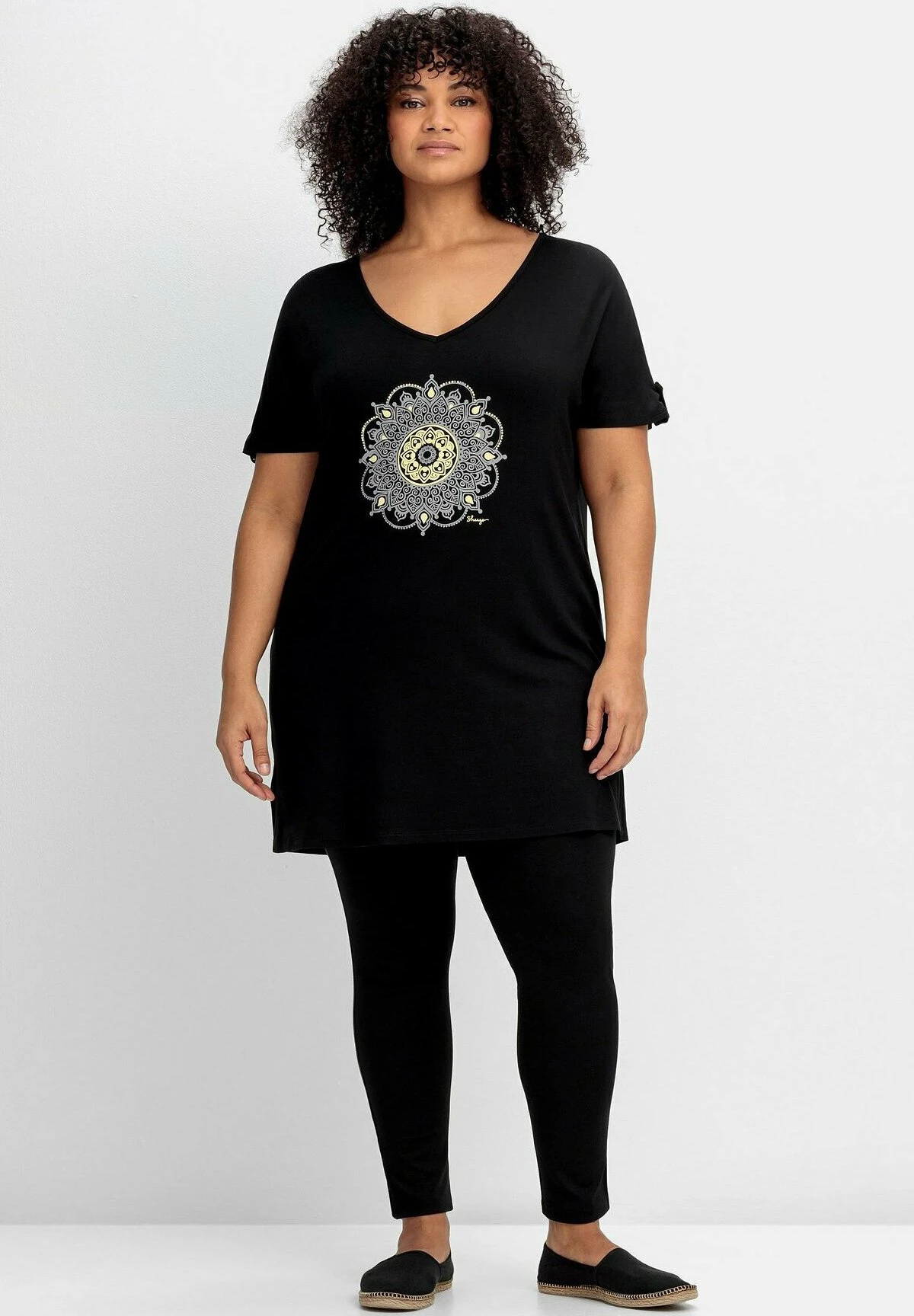 Sheego Strand - Camiseta Estampada - Schwarz 2 Sheego Strand - Camiseta Estampada - Schwarz - Imagen 2