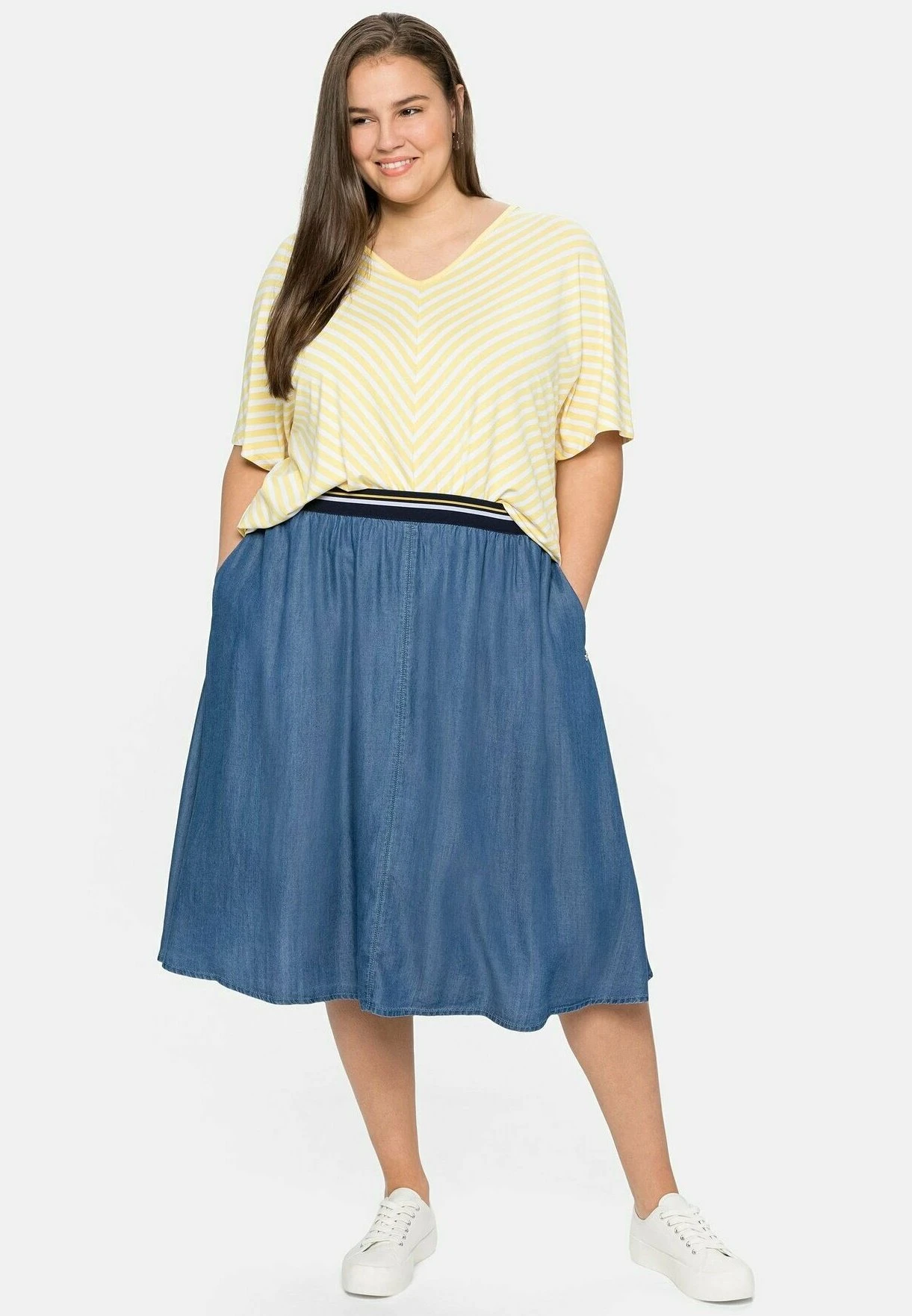 Sheego Midi - Falda Acampanada - Light Blue Denim 2 Sheego Midi - Falda Acampanada - Light Blue Denim - Imagen 2