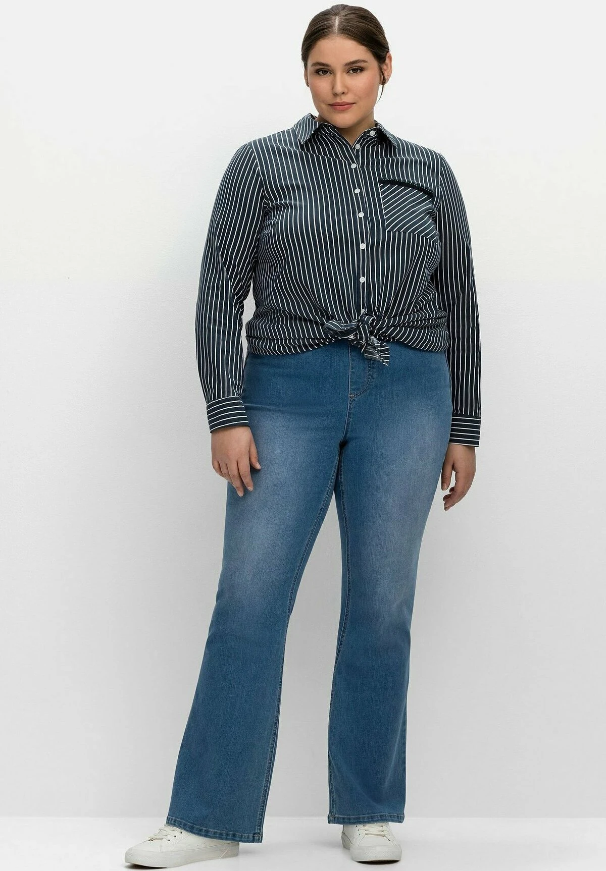 Sheego Vaqueros Bootcut - Blue Denim 1 Sheego Vaqueros Bootcut - Blue Denim