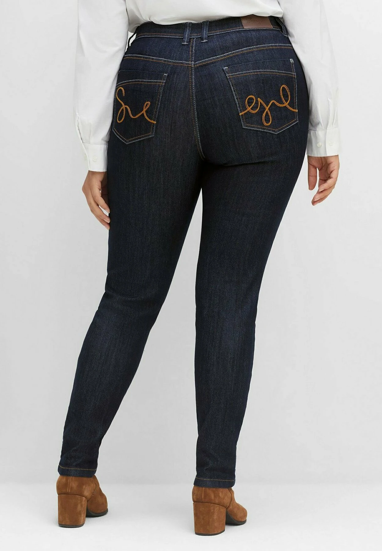 Sheego Vaqueros Slim Fit - Blue Black Denim 3 Sheego Vaqueros Slim Fit - Blue Black Denim - Imagen 3