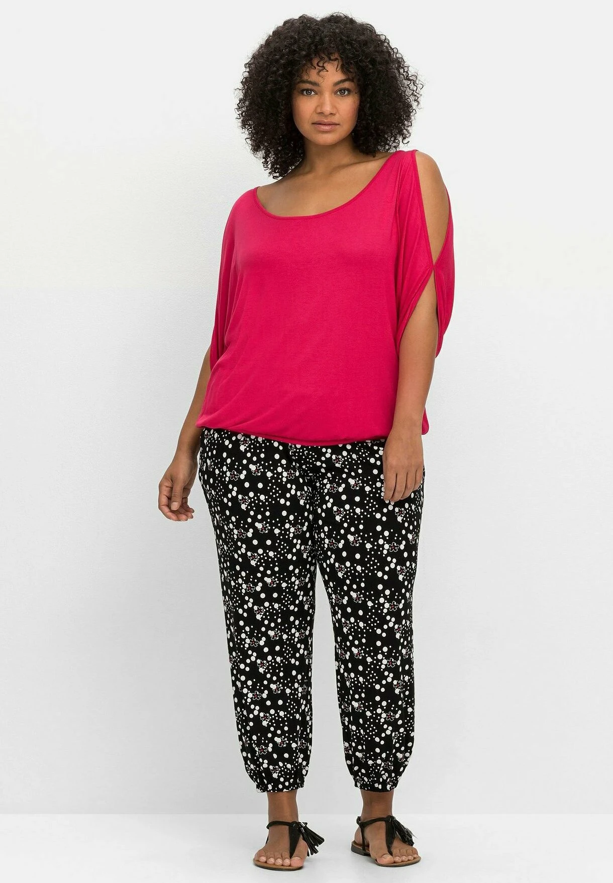 Sheego Strand - Pantalones Deportivos - Schwarz Gepunktet 2 Sheego Strand - Pantalones Deportivos - Schwarz Gepunktet - Imagen 2