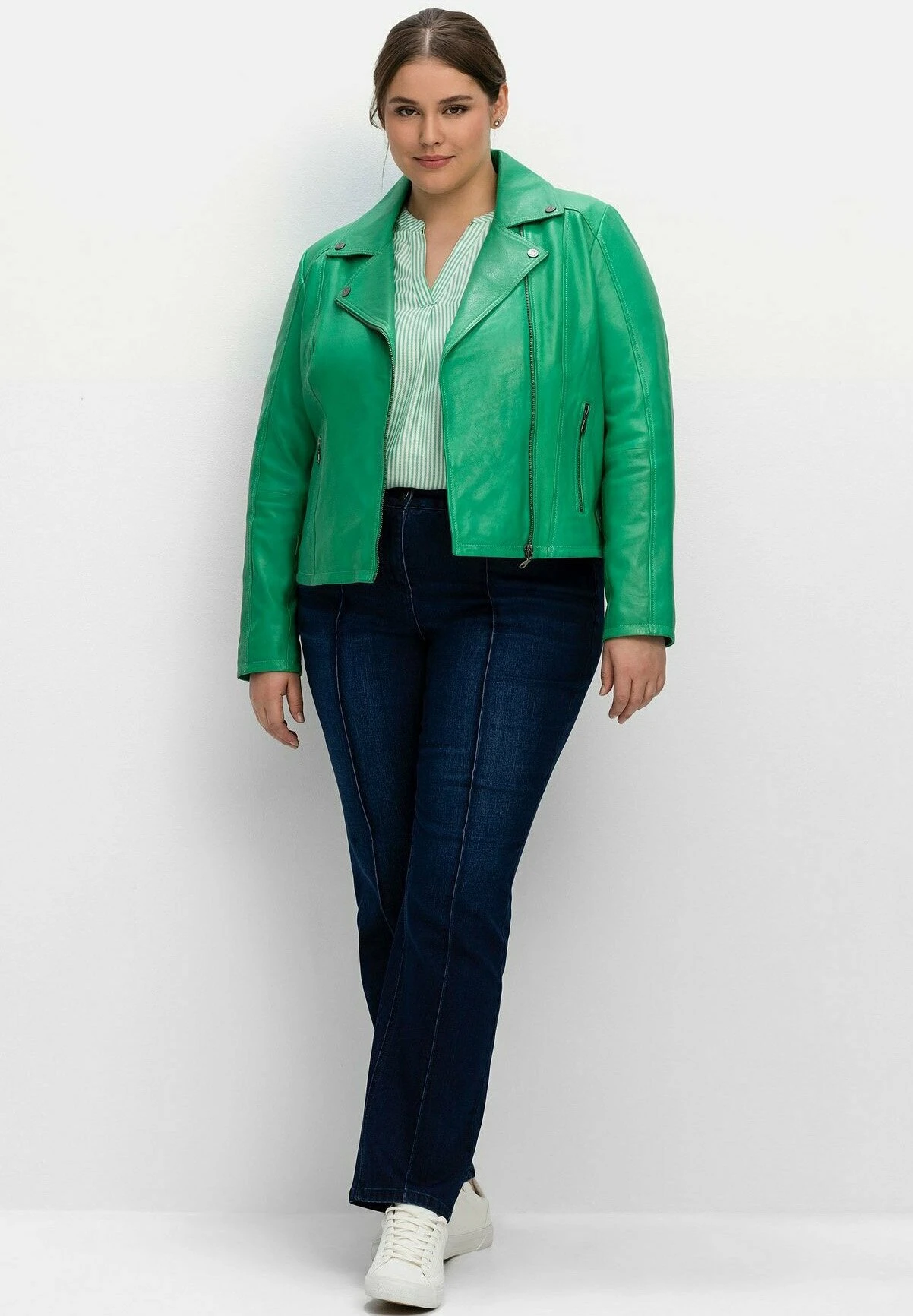 Sheego Chaqueta De Cuero - Blattgrün 2 Sheego Chaqueta De Cuero - Blattgrün - Imagen 2