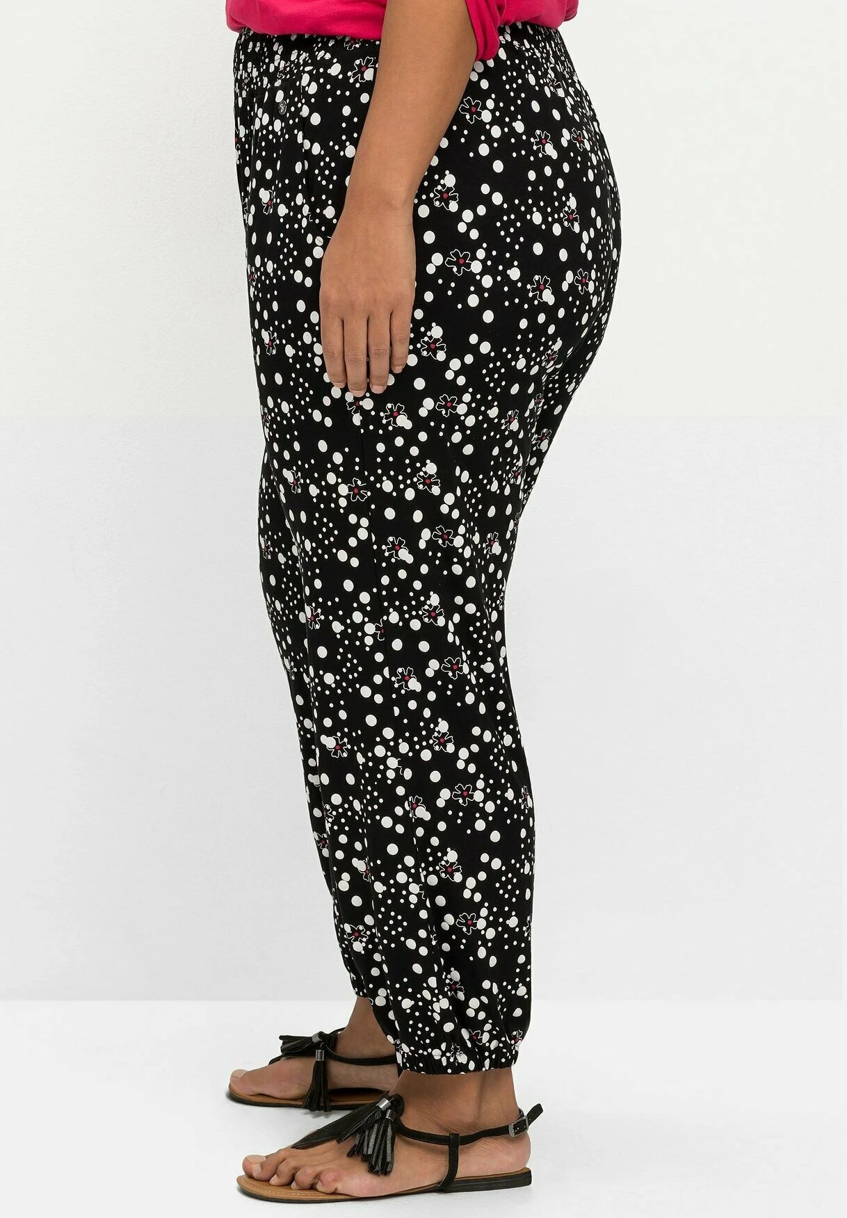 Sheego Strand - Pantalones Deportivos - Schwarz Gepunktet 4 Sheego Strand - Pantalones Deportivos - Schwarz Gepunktet - Imagen 4