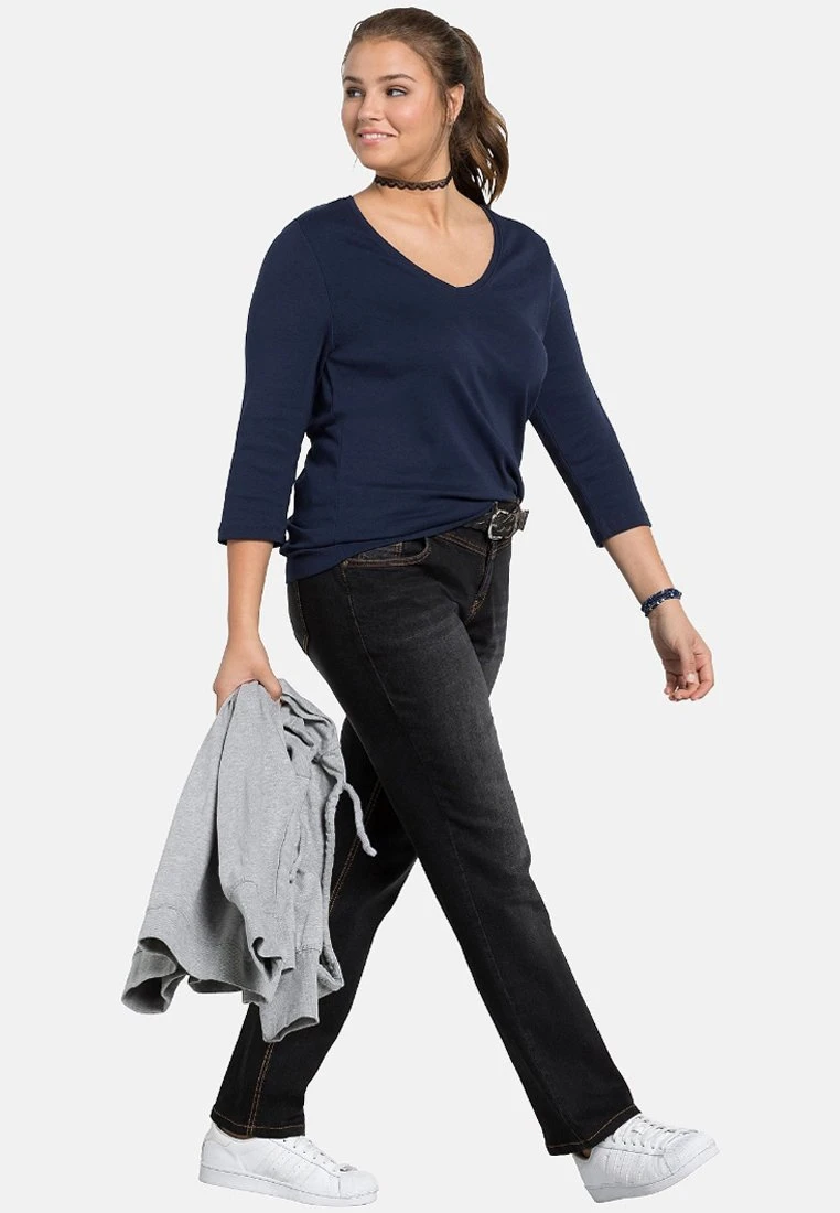 Sheego Lana - Vaqueros Bootcut - Black Denim 2 Sheego Lana - Vaqueros Bootcut - Black Denim - Imagen 2